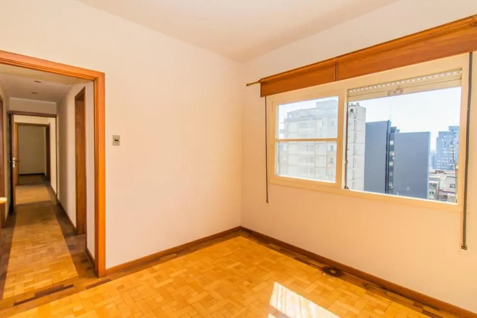 Apartamento com 3 quartos à venda, 100m2 em Centro Histórico, Porto Alegre - RS - imagem 4 Foto 4 de Apartamento com 3 quartos à venda, 100m2 em Centro Histórico, Porto Alegre - RS