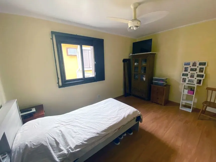 Casa com 3 quartos à venda, 102m2 em Partenon, Porto Alegre - RS - imagem 2 Foto 2 de Casa com 3 quartos à venda, 102m2 em Partenon, Porto Alegre - RS