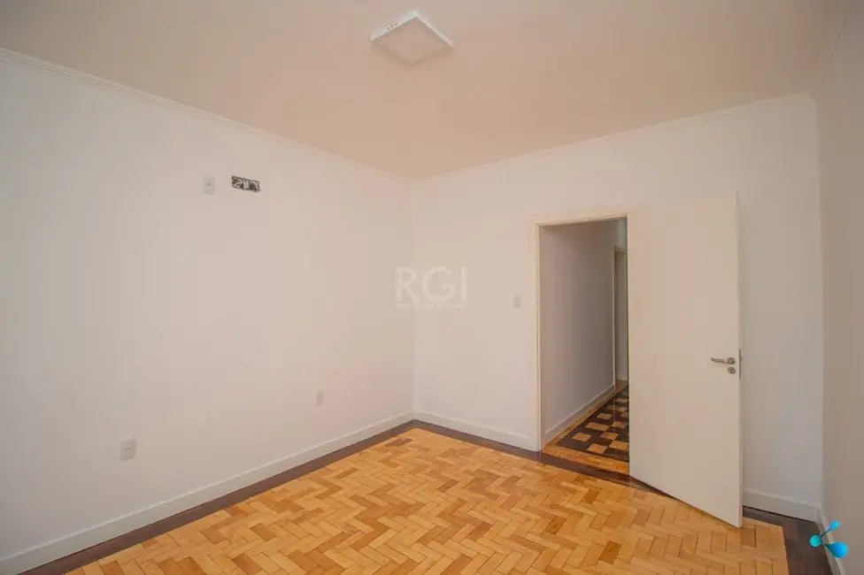 Apartamento com 3 quartos à venda, 118m2 em Centro Histórico, Porto Alegre - RS - imagem 6 Foto 6 de Apartamento com 3 quartos à venda, 118m2 em Centro Histórico, Porto Alegre - RS