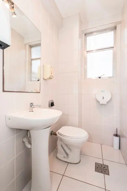 Sala Comercial à venda, 74m2 em Centro Histórico, Porto Alegre - RS - imagem 9 Foto 9 de Sala Comercial à venda, 74m2 em Centro Histórico, Porto Alegre - RS