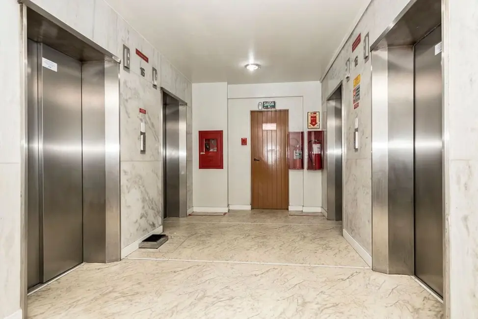 Sala Comercial à venda, 74m2 em Centro Histórico, Porto Alegre - RS - imagem 5 Foto 5 de Sala Comercial à venda, 74m2 em Centro Histórico, Porto Alegre - RS