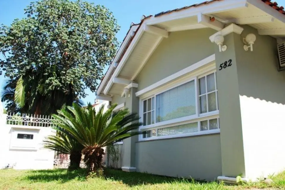 Casa com 3 quartos à venda, 250m2 em Ipanema, Porto Alegre - RS - imagem 6 Foto 6 de Casa com 3 quartos à venda, 250m2 em Ipanema, Porto Alegre - RS