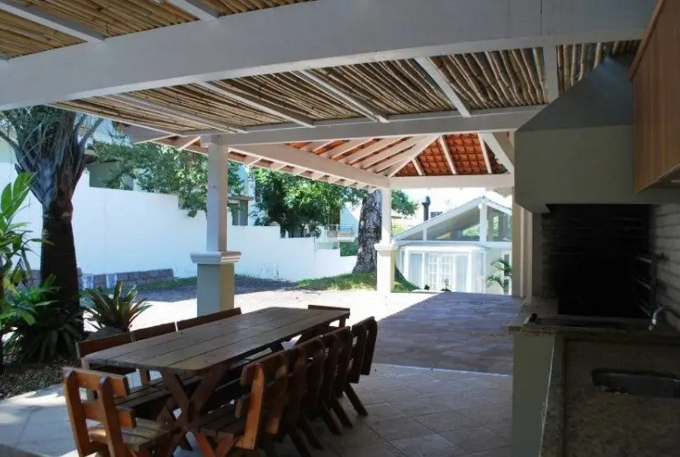 Casa com 3 quartos à venda, 250m2 em Ipanema, Porto Alegre - RS - imagem 8 Foto 8 de Casa com 3 quartos à venda, 250m2 em Ipanema, Porto Alegre - RS