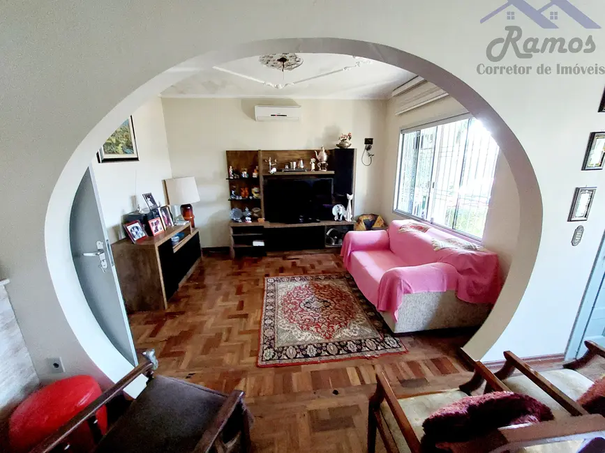 Casa com 3 quartos à venda, 217m2 em Nonoai, Porto Alegre - RS - imagem 3 Foto 3 de Casa com 3 quartos à venda, 217m2 em Nonoai, Porto Alegre - RS