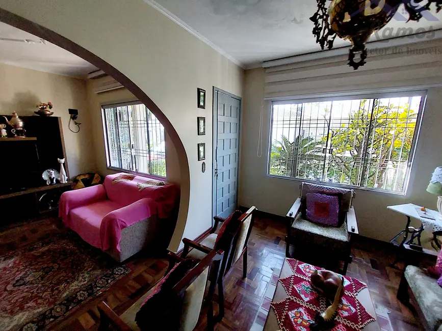 Casa com 3 quartos à venda, 217m2 em Nonoai, Porto Alegre - RS - imagem 4 Foto 4 de Casa com 3 quartos à venda, 217m2 em Nonoai, Porto Alegre - RS