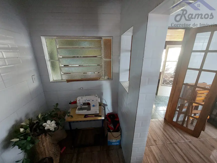 Casa com 2 quartos à venda, 150m2 em Restinga, Porto Alegre - RS - imagem 4 Foto 4 de Casa com 2 quartos à venda, 150m2 em Restinga, Porto Alegre - RS