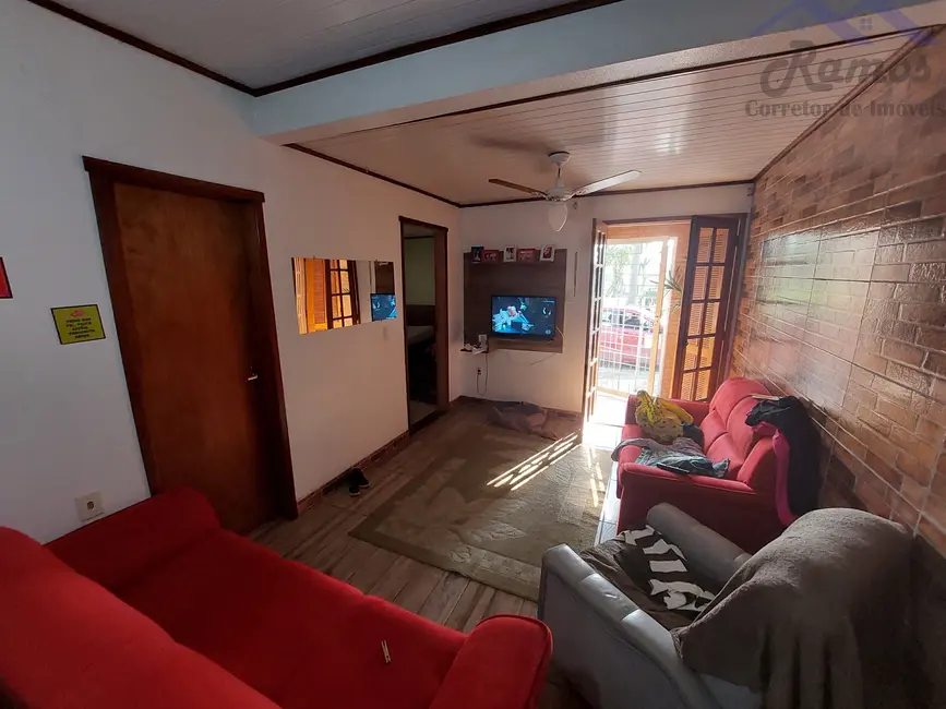 Foto 1 de Casa com 2 quartos à venda, 150m2 em Restinga, Porto Alegre - RS
