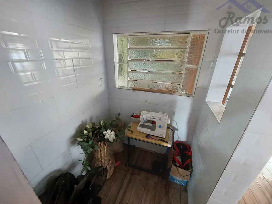 Casa com 2 quartos à venda, 150m2 em Restinga, Porto Alegre - RS - imagem 3 Foto 3 de Casa com 2 quartos à venda, 150m2 em Restinga, Porto Alegre - RS