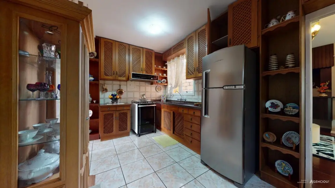 Apartamento com 3 quartos à venda, 244m2 em Glória, Porto Alegre - RS - imagem 4 Foto 4 de Apartamento com 3 quartos à venda, 244m2 em Glória, Porto Alegre - RS