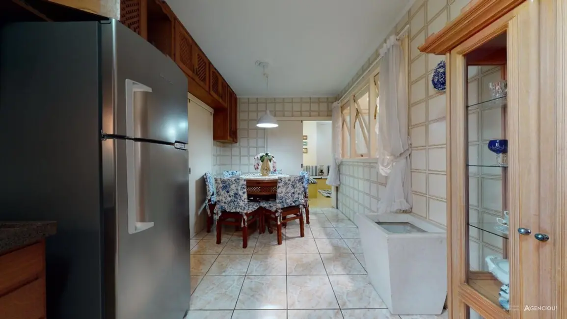 Apartamento com 3 quartos à venda, 244m2 em Glória, Porto Alegre - RS - imagem 5 Foto 5 de Apartamento com 3 quartos à venda, 244m2 em Glória, Porto Alegre - RS