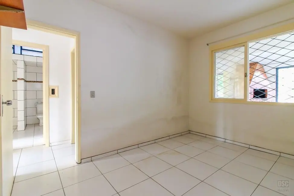 Casa com 3 quartos à venda, 260m2 em Ipanema, Porto Alegre - RS - imagem 6 Foto 6 de Casa com 3 quartos à venda, 260m2 em Ipanema, Porto Alegre - RS