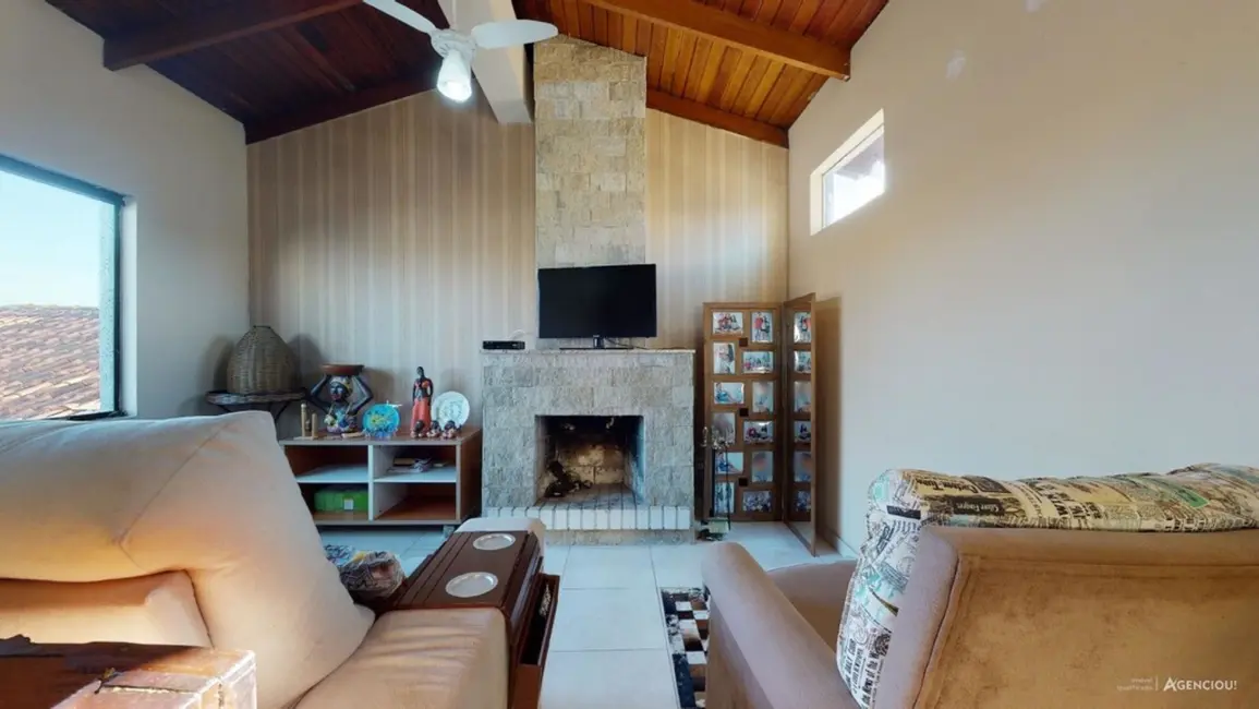 Casa com 4 quartos à venda, 109m2 em Campo Novo, Porto Alegre - RS - imagem 3 Foto 3 de Casa com 4 quartos à venda, 109m2 em Campo Novo, Porto Alegre - RS