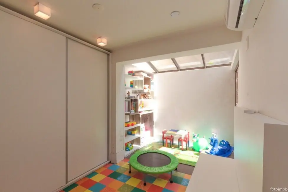 Foto 2 de Casa de Condomínio com 5 quartos à venda, 307m2 em Cristal, Porto Alegre - RS