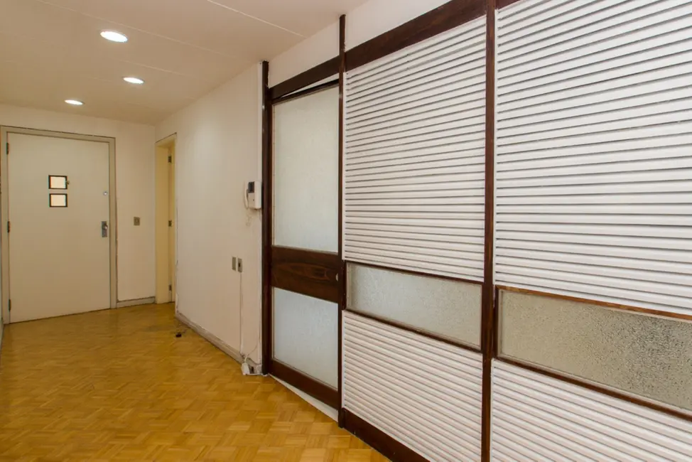 Apartamento com 3 quartos à venda, 174m2 em Centro Histórico, Porto Alegre - RS - imagem 4 Foto 4 de Apartamento com 3 quartos à venda, 174m2 em Centro Histórico, Porto Alegre - RS