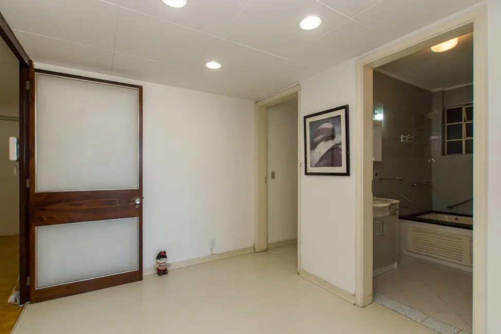 Apartamento com 3 quartos à venda, 174m2 em Centro Histórico, Porto Alegre - RS - imagem 7 Foto 7 de Apartamento com 3 quartos à venda, 174m2 em Centro Histórico, Porto Alegre - RS