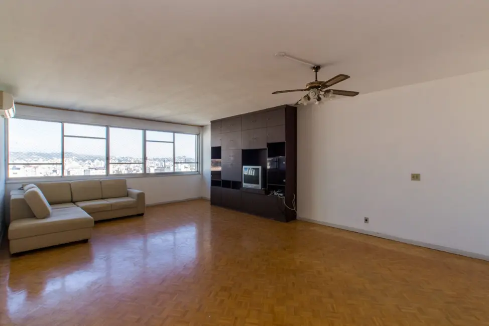 Apartamento com 3 quartos à venda, 174m2 em Centro Histórico, Porto Alegre - RS - imagem 8 Foto 8 de Apartamento com 3 quartos à venda, 174m2 em Centro Histórico, Porto Alegre - RS