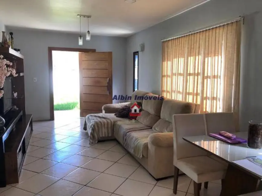 Casa com 3 quartos à venda, 500m2 em Itaipu, Niteroi - RJ - imagem 4 Foto 4 de Casa com 3 quartos à venda, 500m2 em Itaipu, Niteroi - RJ