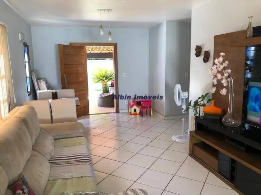 Casa com 3 quartos à venda, 500m2 em Itaipu, Niteroi - RJ - imagem 3 Foto 3 de Casa com 3 quartos à venda, 500m2 em Itaipu, Niteroi - RJ