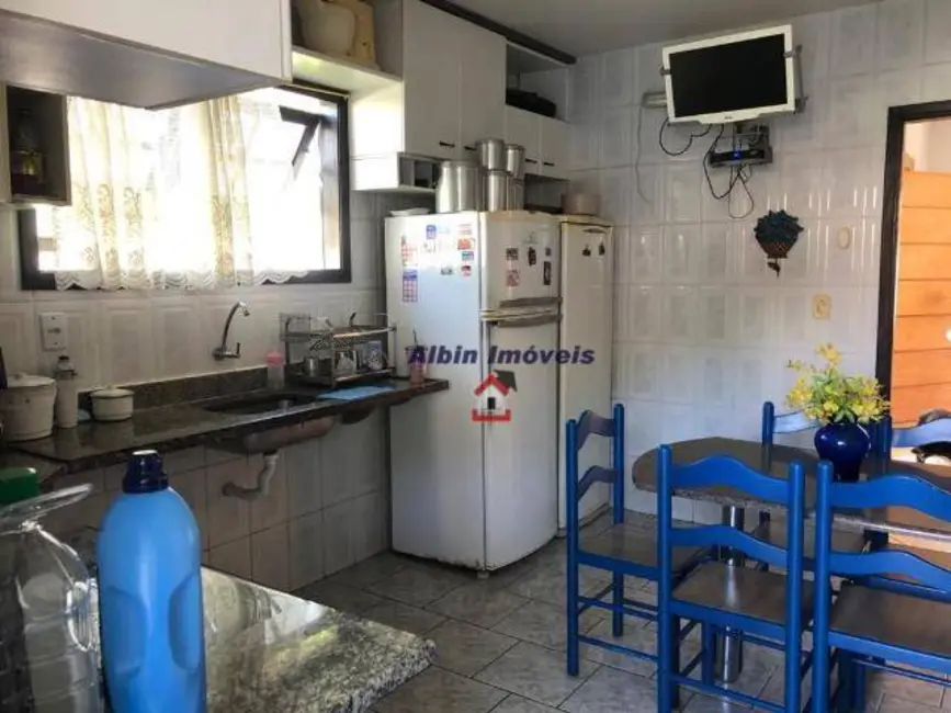 Casa com 3 quartos à venda, 500m2 em Itaipu, Niteroi - RJ - imagem 5 Foto 5 de Casa com 3 quartos à venda, 500m2 em Itaipu, Niteroi - RJ