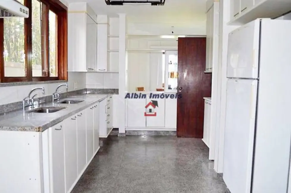 Casa com 4 quartos à venda, 900m2 em Itacoatiara, Niteroi - RJ - imagem 3 Foto 3 de Casa com 4 quartos à venda, 900m2 em Itacoatiara, Niteroi - RJ