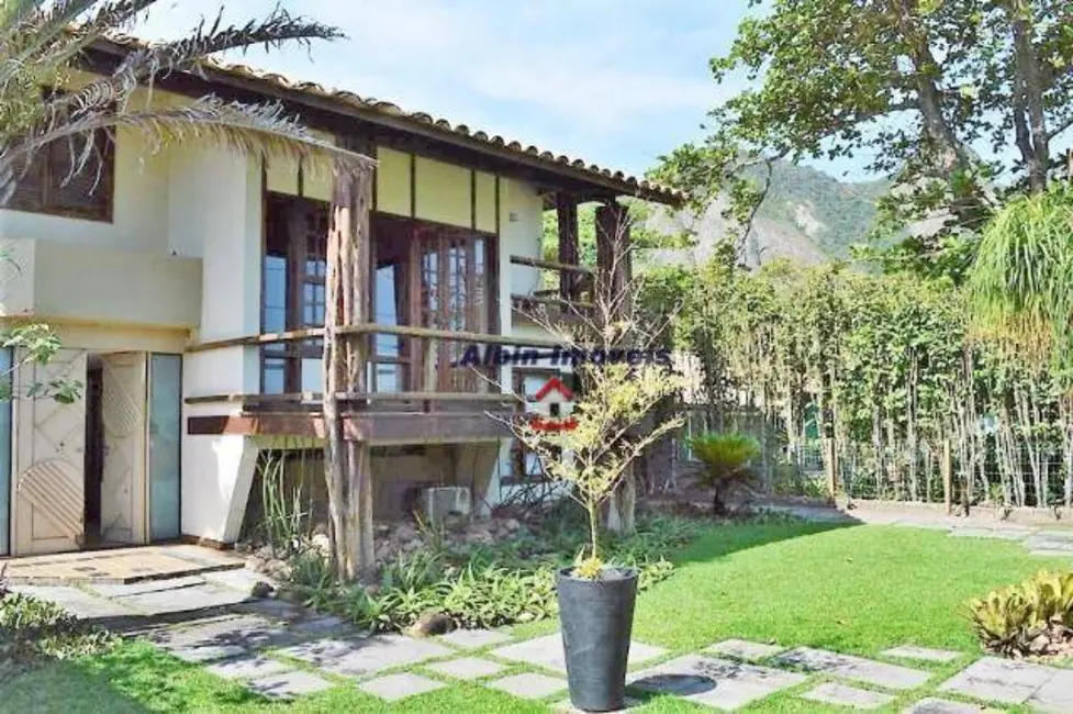 Foto 2 de Casa com 4 quartos à venda, 900m2 em Itacoatiara, Niteroi - RJ