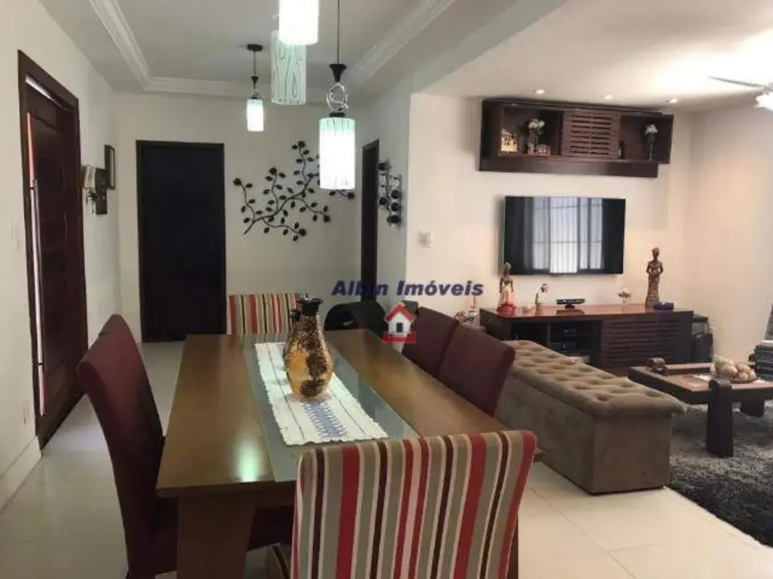 Foto 4 de Casa com 3 quartos à venda, 360m2 em Serra Grande, Niteroi - RJ