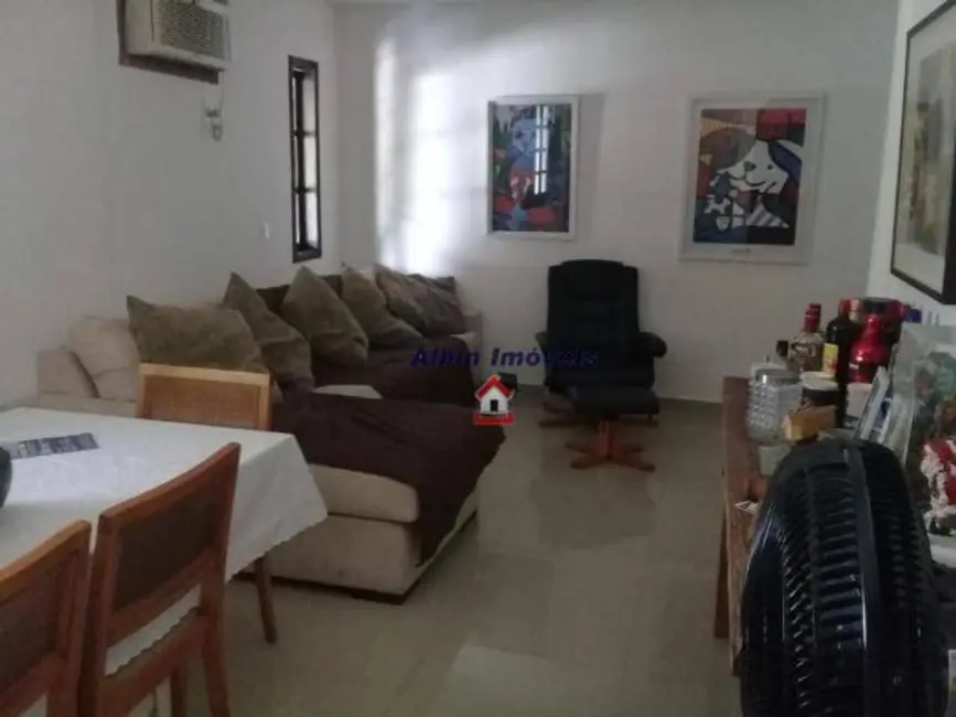 Casa com 2 quartos à venda, 360m2 em Piratininga, Niteroi - RJ - imagem 4 Foto 4 de Casa com 2 quartos à venda, 360m2 em Piratininga, Niteroi - RJ