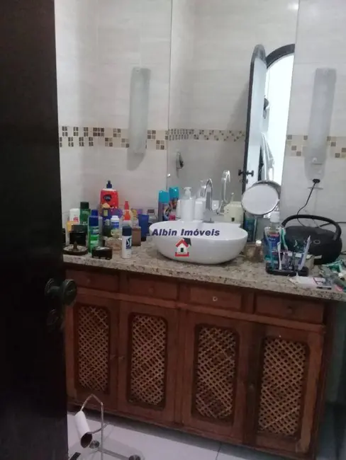 Casa com 2 quartos à venda, 360m2 em Piratininga, Niteroi - RJ - imagem 8 Foto 8 de Casa com 2 quartos à venda, 360m2 em Piratininga, Niteroi - RJ