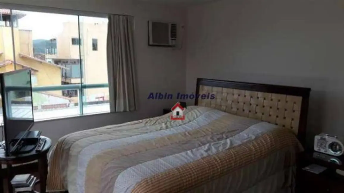 Foto 3 de Casa com 4 quartos à venda, 600m2 em Itaipu, Niteroi - RJ