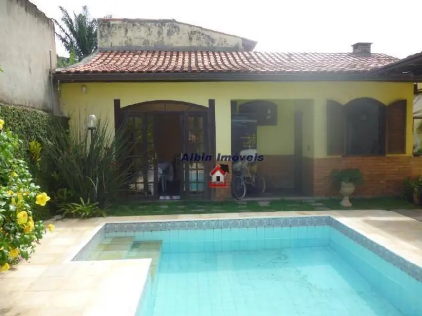 Foto 2 de Casa com 3 quartos à venda, 450m2 em Itaipu, Niteroi - RJ