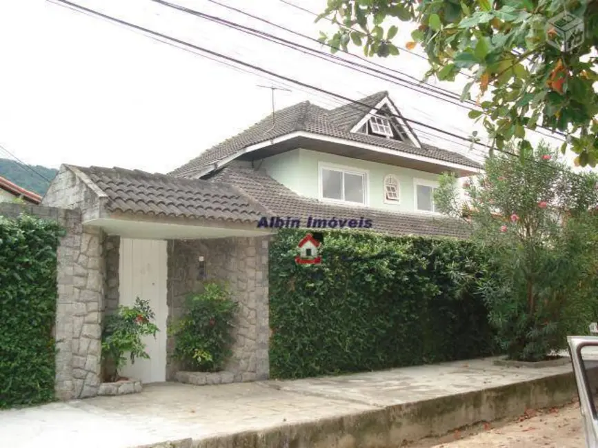 Foto 2 de Casa com 3 quartos à venda, 180m2 em Piratininga, Niteroi - RJ