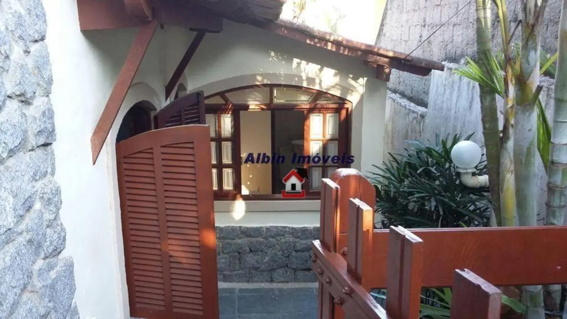 Casa com 5 quartos à venda, 450m2 em Engenho do Mato, Niteroi - RJ - imagem 3 Foto 3 de Casa com 5 quartos à venda, 450m2 em Engenho do Mato, Niteroi - RJ