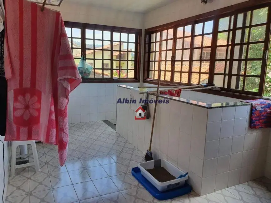 Casa com 5 quartos à venda, 360m2 em Marazul, Niteroi - RJ - imagem 4 Foto 4 de Casa com 5 quartos à venda, 360m2 em Marazul, Niteroi - RJ