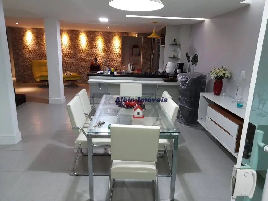 Foto 9 de Casa com 3 quartos à venda, 360m2 em Piratininga, Niteroi - RJ