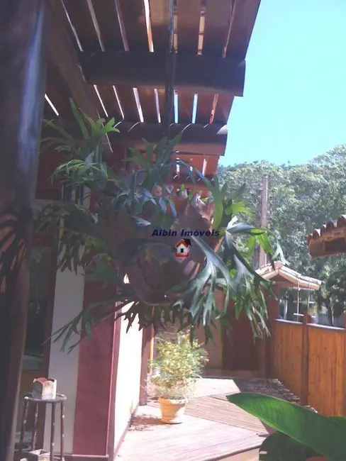 Casa com 4 quartos à venda, 494m2 em Itacoatiara, Niteroi - RJ - imagem 9 Foto 9 de Casa com 4 quartos à venda, 494m2 em Itacoatiara, Niteroi - RJ