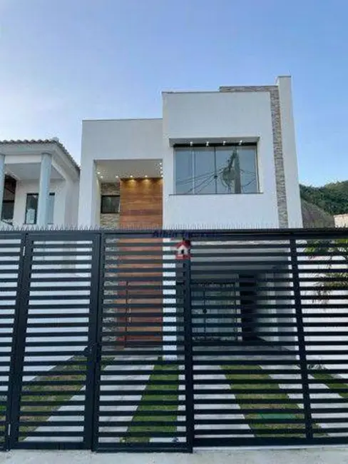 Foto 2 de Casa com 4 quartos à venda, 180m2 em Piratininga, Niteroi - RJ