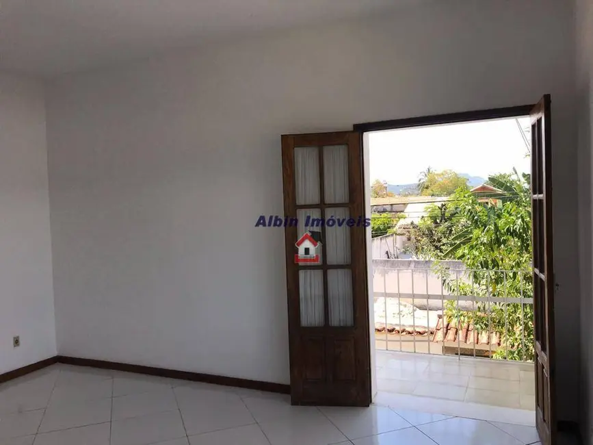 Foto 6 de Casa com 8 quartos à venda, 360m2 em Piratininga, Niteroi - RJ