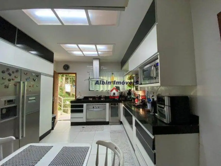 Casa de Condomínio com 6 quartos à venda, 560m2 em Itaipu, Niteroi - RJ - imagem 5 Foto 5 de Casa de Condomínio com 6 quartos à venda, 560m2 em Itaipu, Niteroi - RJ