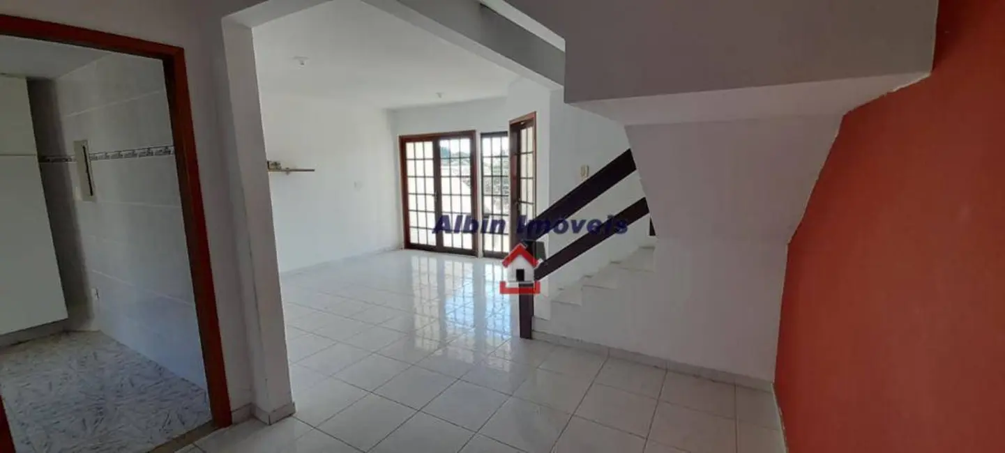 Casa com 3 quartos à venda, 180m2 em Niteroi - RJ - imagem 2 Foto 2 de Casa com 3 quartos à venda, 180m2 em Niteroi - RJ