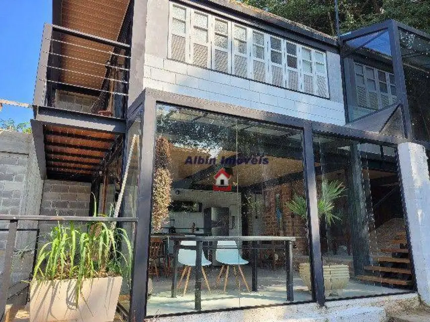 Foto 1 de Casa com 2 quartos à venda, 300m2 em Niteroi - RJ
