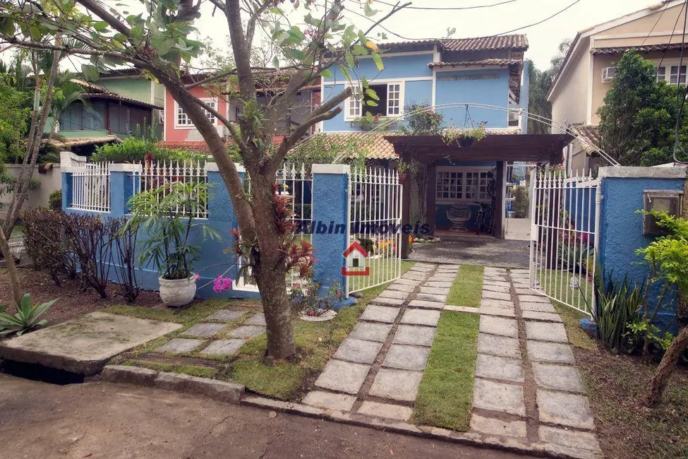 Foto 2 de Casa de Condomínio com 6 quartos à venda, 450m2 em Maria Paula, Niteroi - RJ