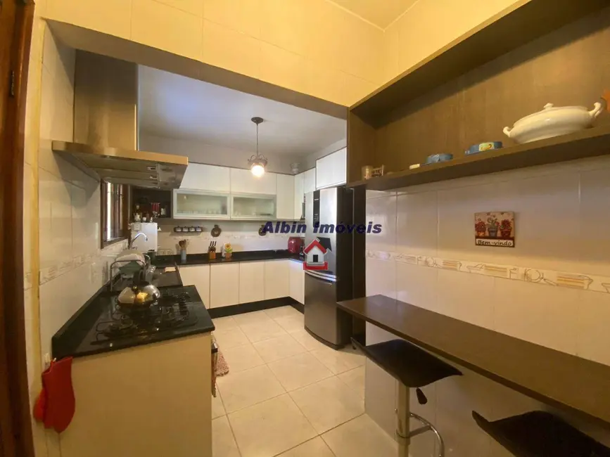 Foto 5 de Casa com 6 quartos à venda, 450m2 em Serra Grande, Niteroi - RJ