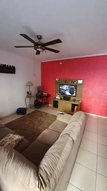 Foto 3 de Casa com 3 quartos à venda, 250m2 em Jardim Ipê, Itaquaquecetuba - SP