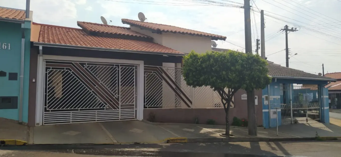 Foto 1 de Casa com 3 quartos à venda, 251m2 em Piraju - SP