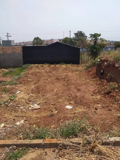 Foto 1 de Terreno / Lote à venda, 300m2 em Piraju - SP