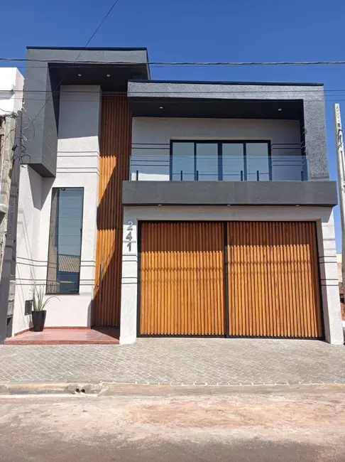 Foto 1 de Casa com 4 quartos à venda, 217m2 em Piraju - SP