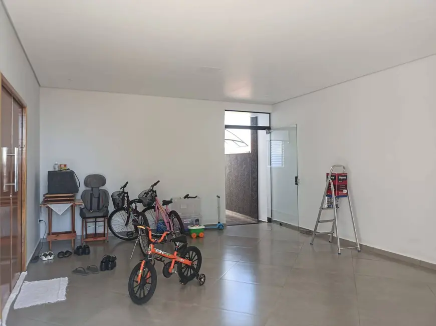 Foto 2 de Casa com 4 quartos à venda, 217m2 em Piraju - SP
