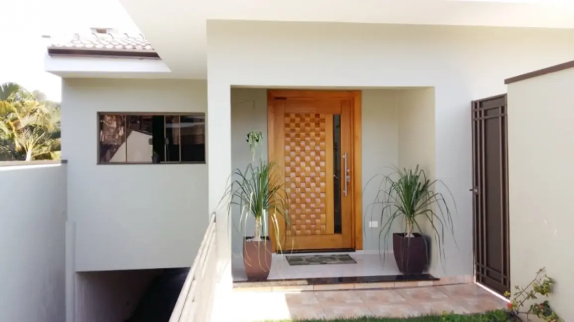 Casa com 3 quartos à venda, 400m2 em Piraju - SP - imagem 4 Foto 4 de Casa com 3 quartos à venda, 400m2 em Piraju - SP