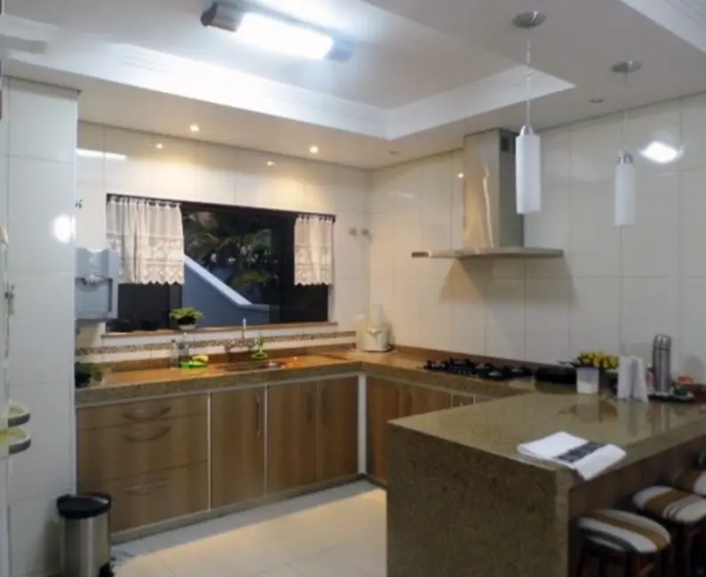 Casa com 3 quartos à venda, 400m2 em Piraju - SP - imagem 8 Foto 8 de Casa com 3 quartos à venda, 400m2 em Piraju - SP