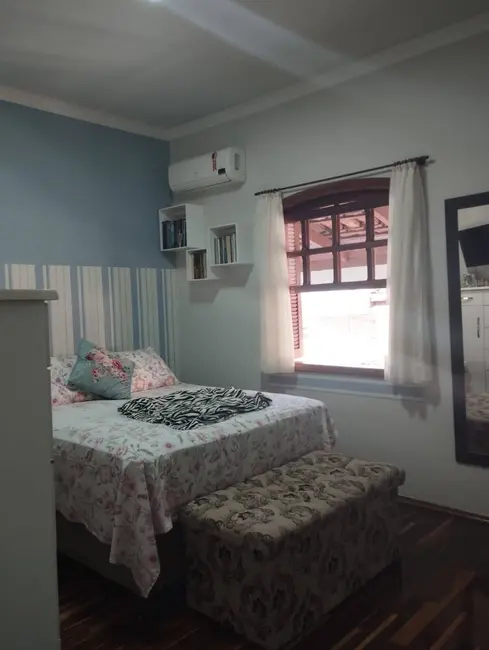 Foto 8 de Casa com 3 quartos à venda, 191m2 em Piraju - SP